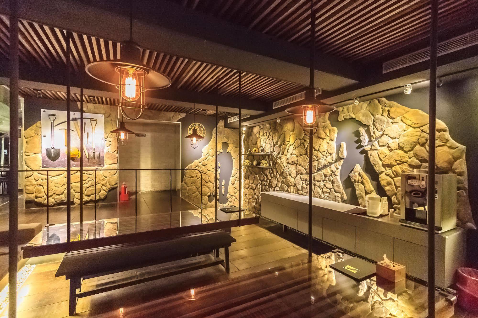 Goldmine Hotel Джиуфен Екстериор снимка